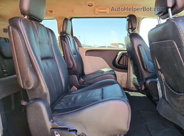 2C4RC1BG5GR282618 2016 CHRYSLER TOWN Gray Widok wnętrza z tyłu
