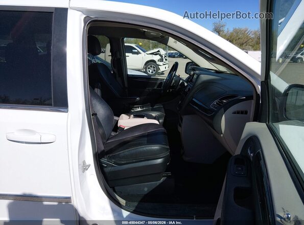 2C4RC1BG7GR157314 2016 CHRYSLER TOWN & COUNTRY White Вид салону спереду