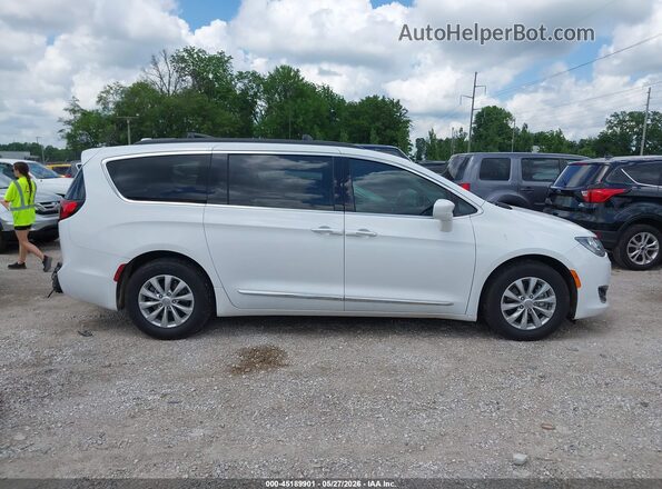 2C4RC1BG7HR526643 2017 CHRYSLER PACIFICA White Rear interior view