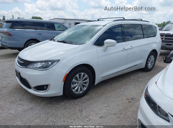 2C4RC1BG7HR526643 2017 CHRYSLER PACIFICA White Front left