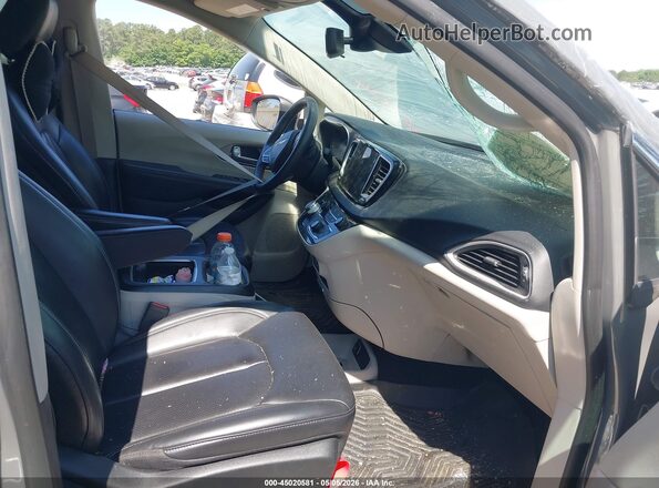 2C4RC1BG7PR607334 2023 CHRYSLER PACIFICA Gray Vista interior delantera