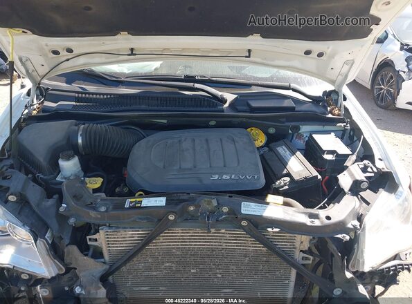 2C4RC1BG9GR158755 2016 CHRYSLER TOWN & COUNTRY White უკანა ხედი