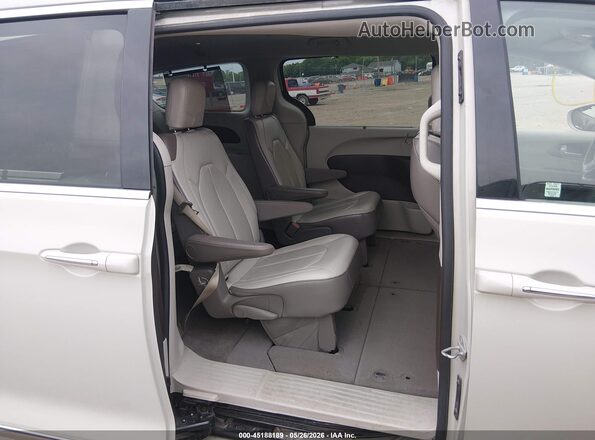 2C4RC1BG9HR711907 2017 CHRYSLER PACIFICA Cream VIN კოდის სტიკერის ხედი