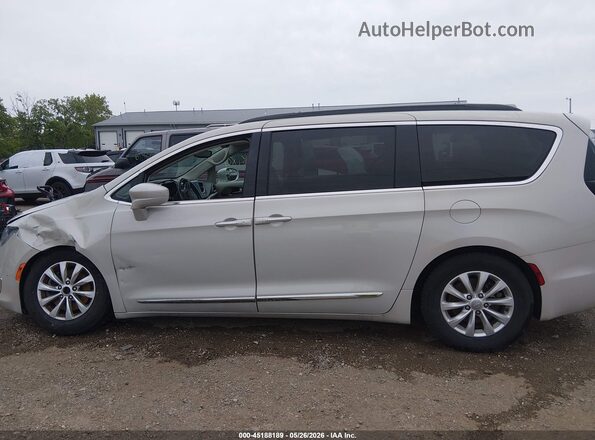 2C4RC1BG9HR711907 2017 CHRYSLER PACIFICA Cream სალონის 360-გრადუსიანი ხედი