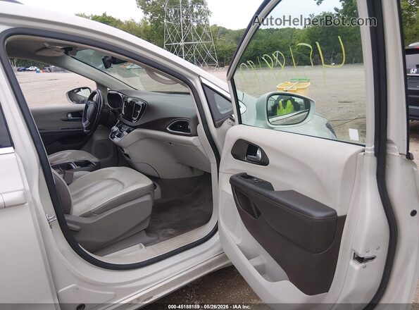 2C4RC1BG9HR711907 2017 CHRYSLER PACIFICA Cream წინა სალონის ხედი
