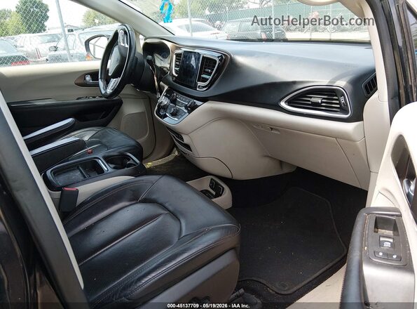 2C4RC1BG9JR170945 2018 CHRYSLER PACIFICA Black Widok wnętrza z przodu