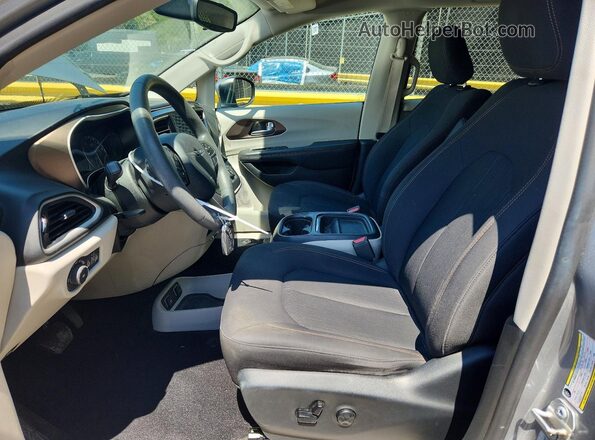 2C4RC1BGXHR811384 2017 CHRYSLER PACIFICA Silver 