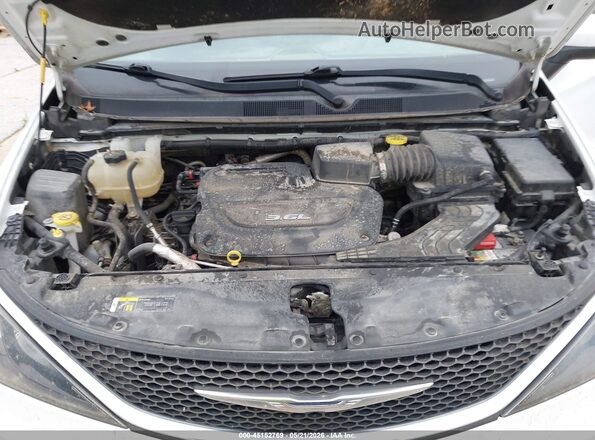 2C4RC1CG1JR111760 2018 CHRYSLER PACIFICA White Rear view