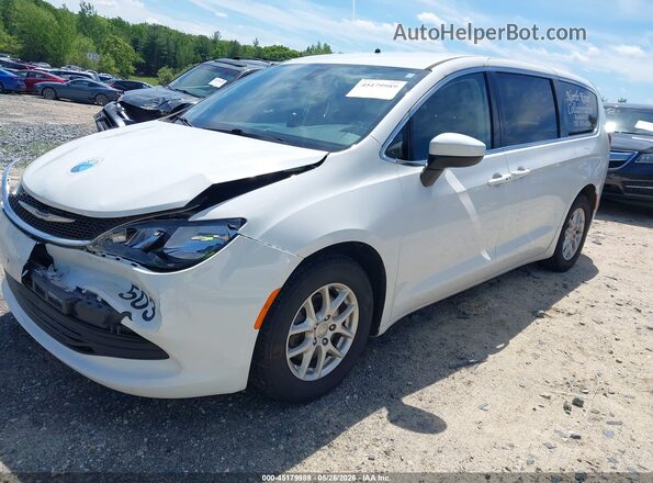 2C4RC1CG1LR250810 2020 CHRYSLER VOYAGER White Vista tres cuartos delantera izquierda