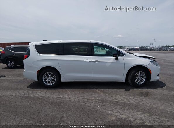 2C4RC1CG1SR594250 2025 CHRYSLER VOYAGER White Widok wnętrza 360 stopni
