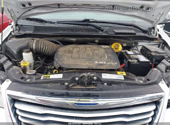 2C4RC1CG4GR132840 2016 CHRYSLER TOWN & COUNTRY Белый Вид сзади