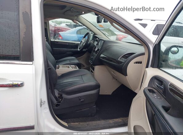 2C4RC1CG4GR132840 2016 CHRYSLER TOWN & COUNTRY Белый Вид салона спереди