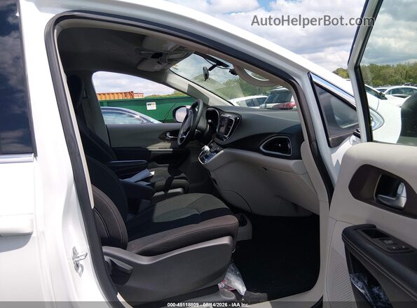 2C4RC1CG4NR187835 2022 CHRYSLER VOYAGER White Widok wnętrza z przodu