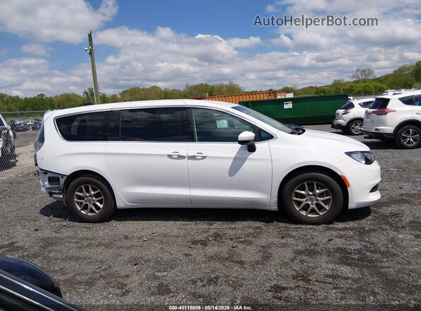 2C4RC1CG4NR187835 2022 CHRYSLER VOYAGER White Widok wnętrza 360 stopni