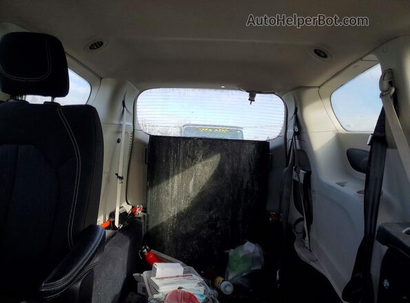 2C4RC1CG6PR549277 2023 CHRYSLER VOYAGER Серебряный Вид задних сидений