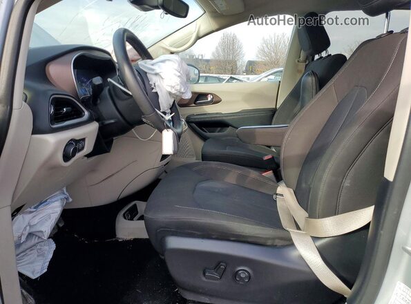 2C4RC1CG6PR549277 2023 CHRYSLER VOYAGER Серебряный Вид салона спереди