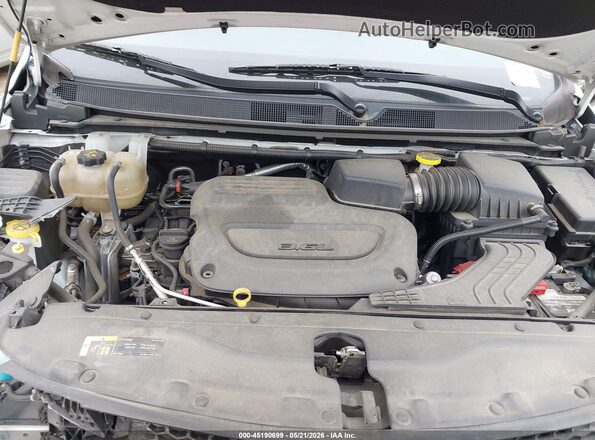 2C4RC1CG8LR176138 2020 CHRYSLER VOYAGER White Вид ззаду