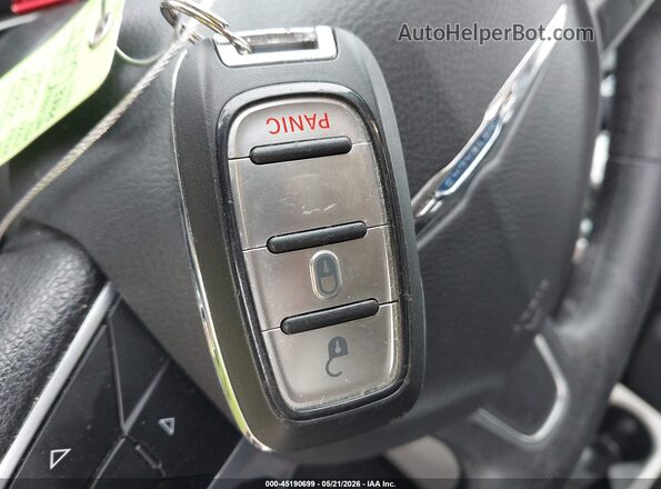 2C4RC1CG8LR176138 2020 CHRYSLER VOYAGER White Вид панелі приладів