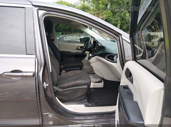 2C4RC1CGXPR525743 2023 CHRYSLER VOYAGER Gray Widok wnętrza z przodu