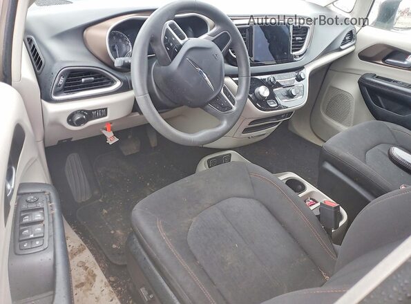 2C4RC1DG0HR805073 2017 CHRYSLER PACIFICA Tan Vista del salpicadero