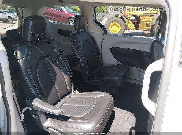2C4RC1DG0LR260579 2020 CHRYSLER VOYAGER White Вид наклейки з VIN-кодом