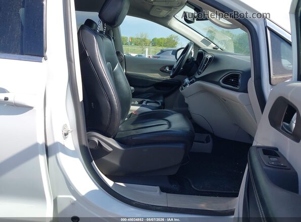 2C4RC1DG2LR151380 2020 CHRYSLER VOYAGER Белый Вид салона спереди