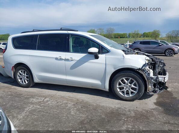 2C4RC1DG2LR151380 2020 CHRYSLER VOYAGER Белый Вид задней части салона
