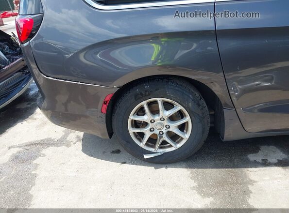 2C4RC1DG3LR195811 2020 CHRYSLER VOYAGER Gray Front view