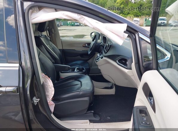 2C4RC1DG3LR195811 2020 CHRYSLER VOYAGER Gray Front interior view
