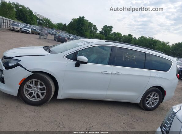 2C4RC1DG3MR542071 2021 CHRYSLER VOYAGER White 360 interior view