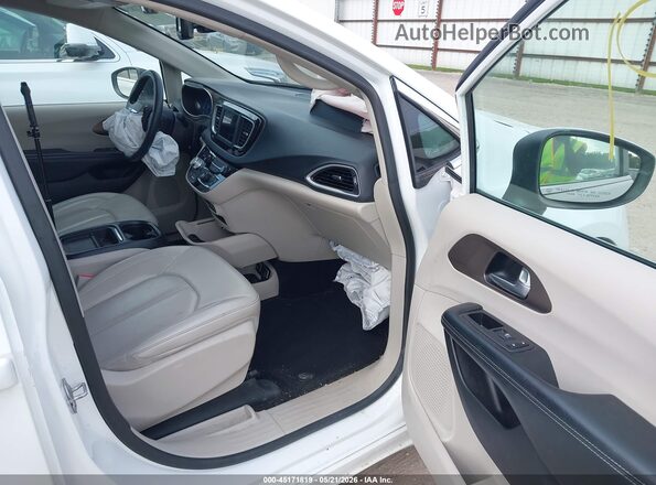 2C4RC1DG3MR542071 2021 CHRYSLER VOYAGER White Front interior view