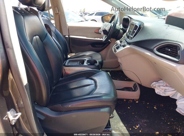 2C4RC1DG5LR176161 2020 CHRYSLER VOYAGER Gray Vista interior delantera