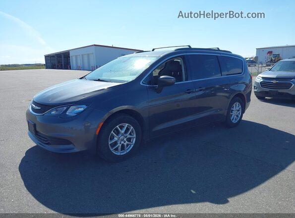 2C4RC1DG5LR262182 2020 CHRYSLER VOYAGER Gray Vista tres cuartos delantera izquierda