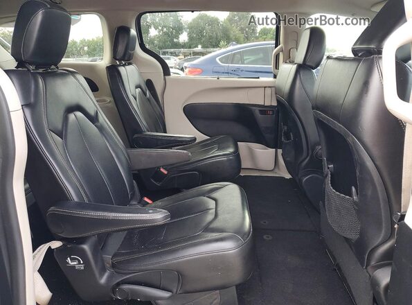 2C4RC1DG6LR148966 2020 CHRYSLER VOYAGER Silver Вид задньої частини салону