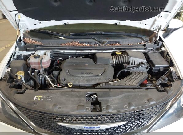 2C4RC1DG7LR156817 2020 CHRYSLER VOYAGER White Вид ззаду