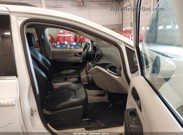 2C4RC1DG7LR156817 2020 CHRYSLER VOYAGER White Вид салону спереду