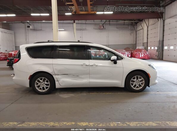 2C4RC1DG7LR156817 2020 CHRYSLER VOYAGER White Вид задньої частини салону