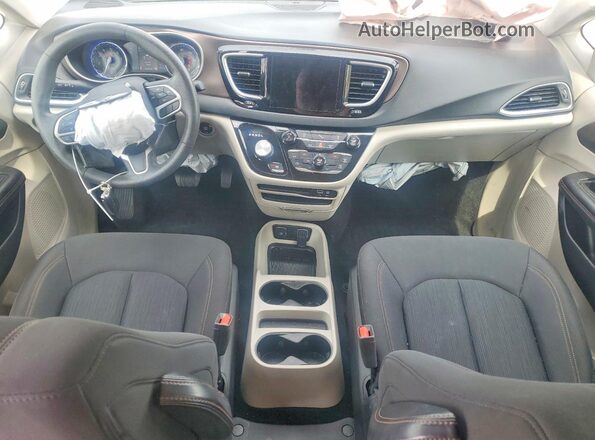 2C4RC1DG9JR309470 2018 CHRYSLER PACIFICA Silver Widok deski rozdzielczej