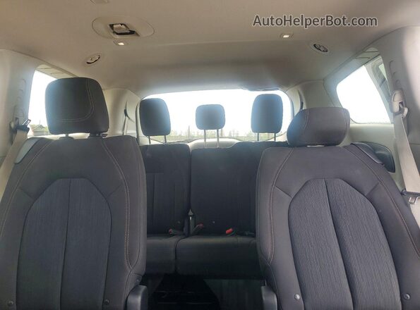 2C4RC1DG9JR309470 2018 CHRYSLER PACIFICA Silver Widok tylnych siedzeń