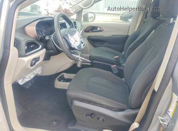 2C4RC1DG9JR309470 2018 CHRYSLER PACIFICA Silver Widok wnętrza z przodu