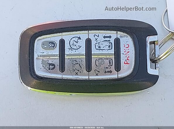 2C4RC1DGXLR181825 2020 CHRYSLER VOYAGER Red Widok deski rozdzielczej