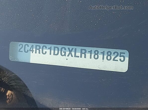 2C4RC1DGXLR181825 2020 CHRYSLER VOYAGER Red Widok komory silnika