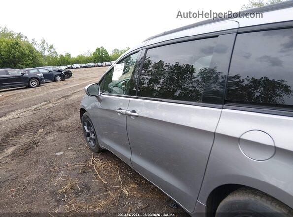 2C4RC1EG0JR306021 2018 CHRYSLER PACIFICA Gray 