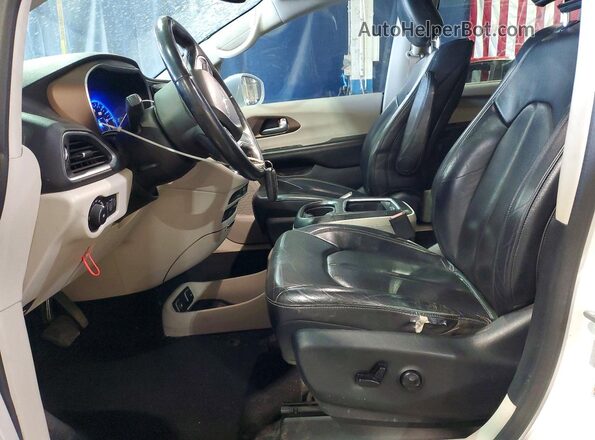 2C4RC1EG1HR660169 2017 CHRYSLER PACIFICA White წინა სალონის ხედი