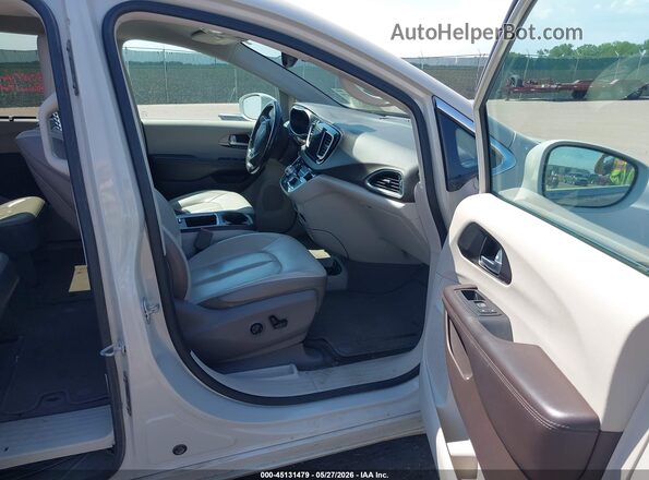 2C4RC1EG2HR577169 2017 CHRYSLER PACIFICA White წინა სალონის ხედი