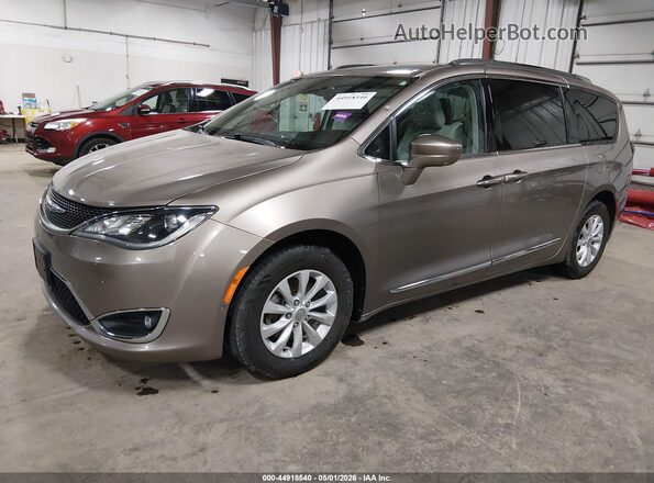 2C4RC1EG6HR591768 2017 CHRYSLER PACIFICA Tan 