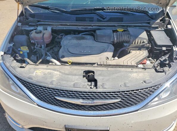 2C4RC1EG7HR759515 2017 CHRYSLER PACIFICA Cream 