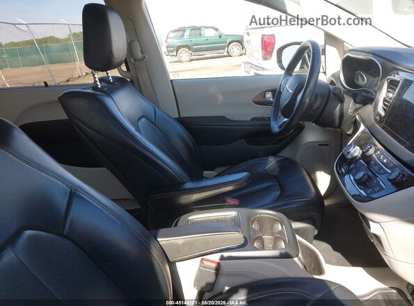 2C4RC1EG7JR126163 2018 CHRYSLER PACIFICA Черный Вид салона спереди