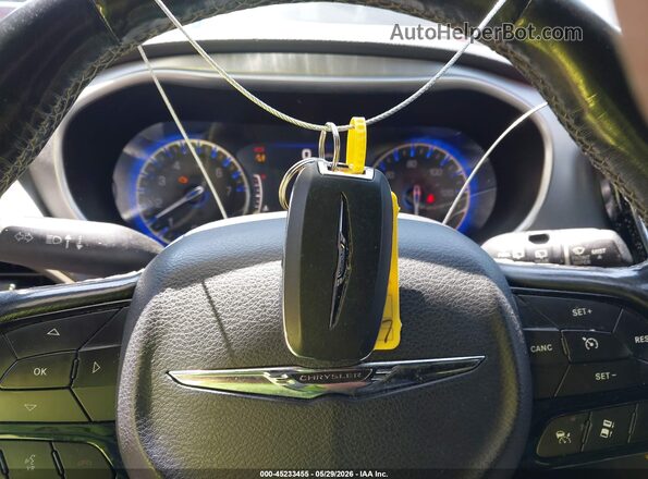 2C4RC1EG7KR540237 2019 CHRYSLER PACIFICA Red Vista del salpicadero