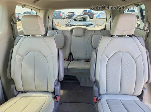 2C4RC1EG7KR549956 2019 CHRYSLER PACIFICA White 